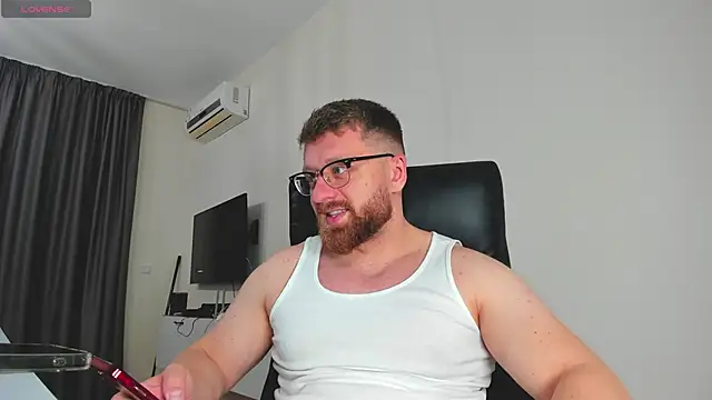 Snapshot of Findom_guy chatting on March 6, 11:50 am Findom guy online show from March 6, 11:50 am
