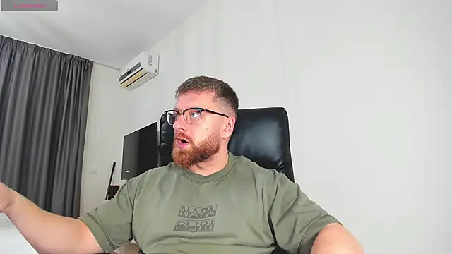 Snapshot of Findom_guy chatting on March 7, 11:18 am Findom guy online show from March 7, 11:18 am