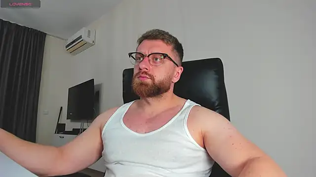 Snapshot of Findom_guy chatting on March 9, 11:03 am Findom guy online show from March 9, 11:03 am