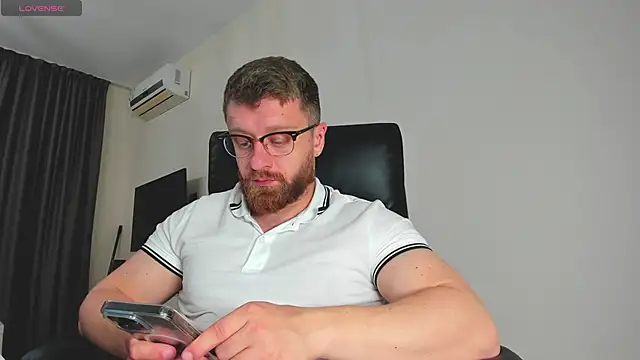 Snapshot of Findom_guy chatting on March 13, 8:48 pm Findom guy online show from March 13, 8:48 pm