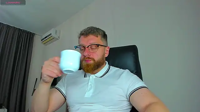Snapshot of Findom_guy chatting on March 22, 12:08 pm Findom guy online show from March 22, 12:08 pm