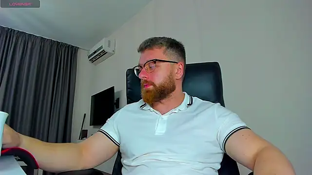 Snapshot of Findom_guy chatting on March 26, 12:22 pm Findom guy online show from March 26, 12:22 pm