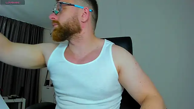 Snapshot of Findom_guy chatting on March 27, 10:48 am Findom guy online show from March 27, 10:48 am