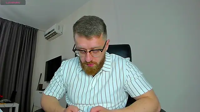 Snapshot of Findom_guy chatting on March 29, 3:01 pm Findom guy online show from March 29, 3:01 pm