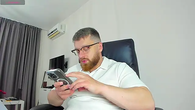 Snapshot of Findom_guy chatting on March 30, 3:02 pm Findom guy online show from March 30, 3:02 pm