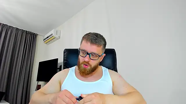 Snapshot of Findom_guy chatting on April 6, 8:48 am Findom guy online show from April 6, 8:48 am