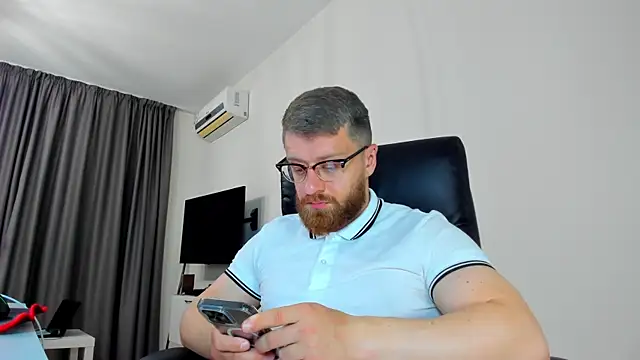 Snapshot of Findom_guy chatting on April 7, 12:38 pm Findom guy online show from April 7, 12:38 pm