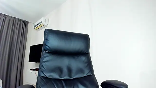 Snapshot of Findom_guy chatting on April 15, 7:58 pm Findom guy online show from April 15, 7:58 pm