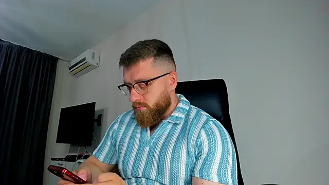 Snapshot of Findom_guy chatting on April 29, 5:17 pm Findom guy online show from April 29, 5:17 pm