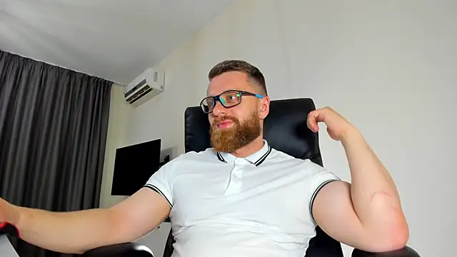 Snapshot of Findom_guy chatting on May 25, 6:25 pm Findom guy online show from May 25, 6:25 pm