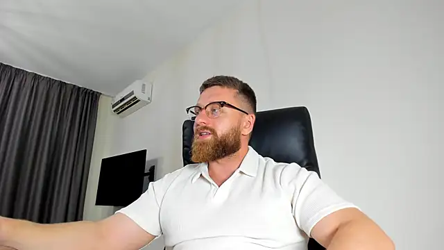 Snapshot of Findom_guy chatting on May 26, 4:36 pm Findom guy online show from May 26, 4:36 pm