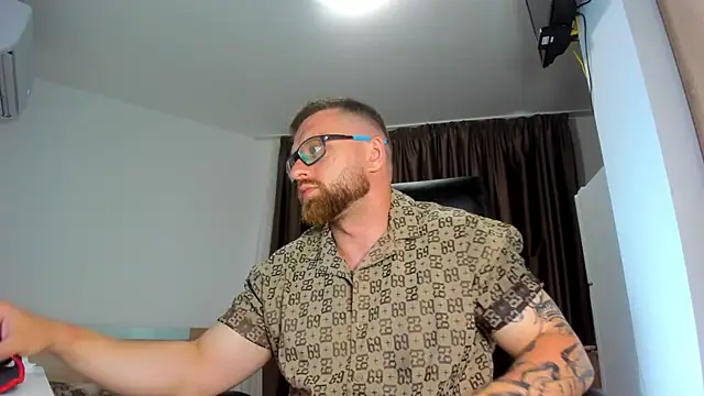 Snapshot of Findom_guy chatting on June 22, 5:21 pm Findom guy online show from June 22, 5:21 pm