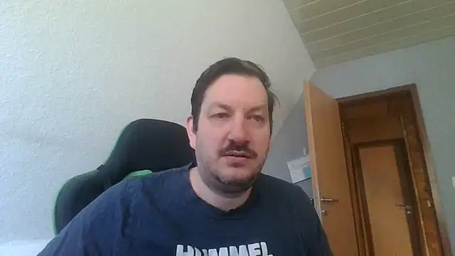 Snapshot of Golffahrer1982 chatting on May 21, 9:16 am Golffahrer1982 online show from May 21, 9:16 am