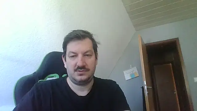 Snapshot of Golffahrer1982 chatting on May 23, 8:40 am Golffahrer1982 online show from May 23, 8:40 am