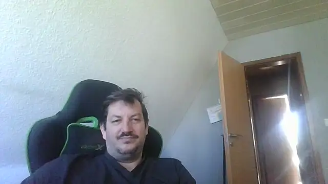 Snapshot of Golffahrer1982 chatting on May 25, 7:58 am Golffahrer1982 online show from May 25, 7:58 am