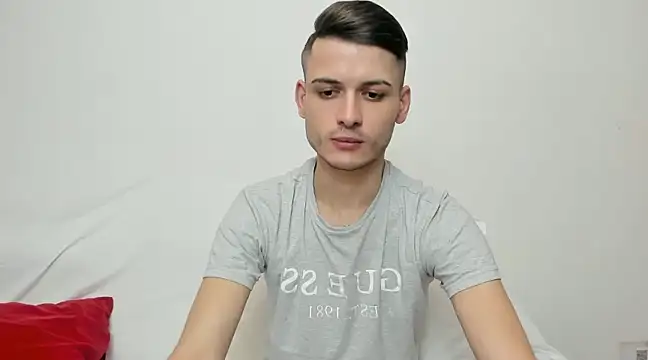 Snapshot of andboyfor6 chatting on December 3, 7:33 pm andboyfor6 online show from December 3, 7:33 pm