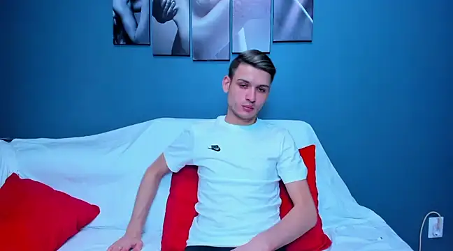 Snapshot of andboyfor6 chatting on February 5, 1:44 pm andboyfor6 online show from February 5, 1:44 pm