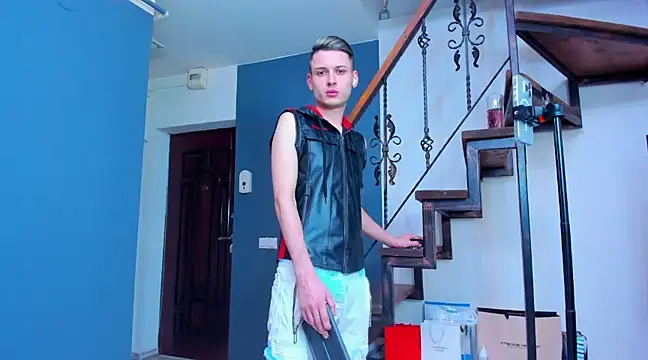 Snapshot of andboyfor6 chatting on February 15, 8:54 pm andboyfor6 online show from February 15, 8:54 pm