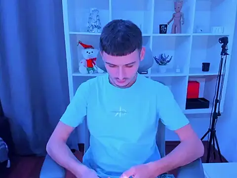 Snapshot of andboyfor6 chatting on December 15, 8:24 pm andboyfor6 online show from December 15, 8:24 pm