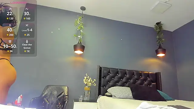 Sophiietaylor online show from February 13, 11:26 pm