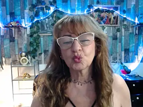 KarimaSarabe online show from March 4, 8:05 pm