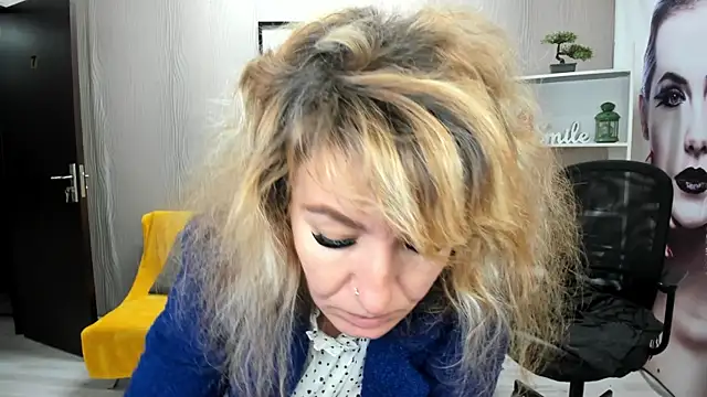 Cassandra Hotty online show from October 22, 2:45 am