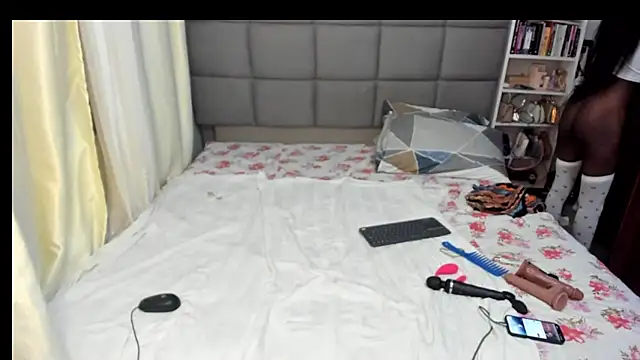 Snapshot of suhaila_suus chatting on December 24, 11:55 pm suhaila suus online show from December 24, 11:55 pm