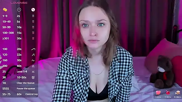 Snapshot of Linda_Bryant chatting on December 2, 12:52 am Linda Bryant online show from December 2, 12:52 am