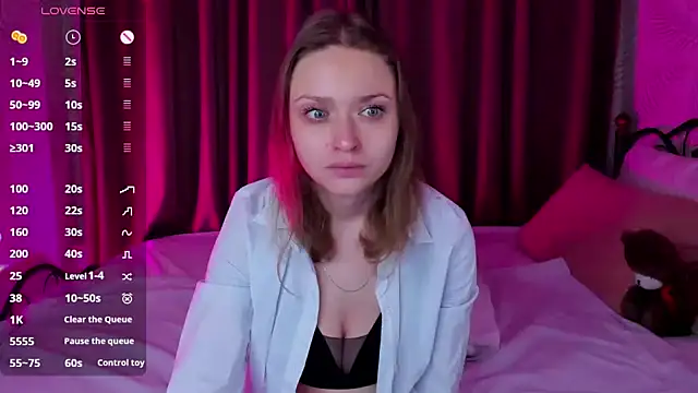 Snapshot of Linda_Bryant chatting on December 8, 12:40 am Linda Bryant online show from December 8, 12:40 am