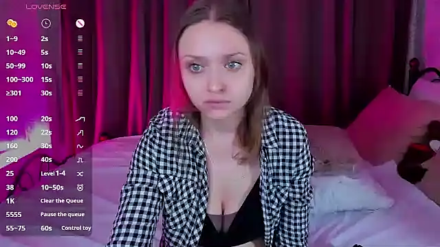 Snapshot of Linda_Bryant chatting on December 19, 1:07 am Linda Bryant online show from December 19, 1:07 am