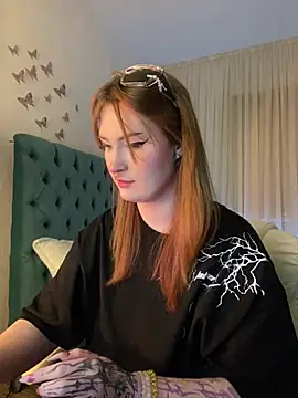  Chlo  e online show from February 15, 9:59 pm