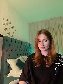  Chlo  e online show from February 20, 3:45 am