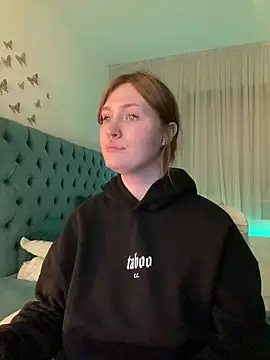  Chlo  e online show from March 3, 4:25 am