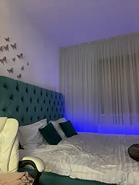  Chlo  e online show from March 12, 11:44 pm