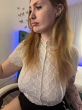  Chlo  e online show from September 17, 10:17 am