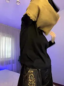  Chlo  e online show from September 20, 12:39 pm