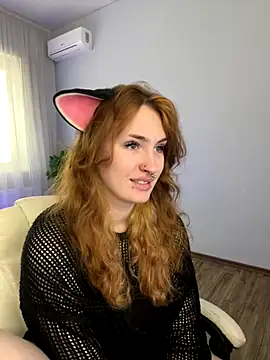  Chlo  e online show from September 21, 11:45 am