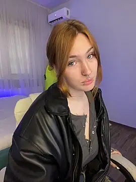  Chlo  e online show from October 2, 11:28 am