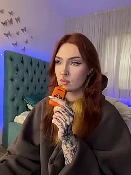  Chlo  e online show from October 17, 11:13 am