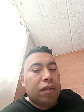 Snapshot of Diego_leon27 chatting on January 10, 2:13 pm Diego leon27 online show from January 10, 2:13 pm