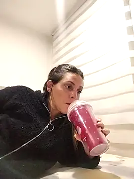 Snapshot of Mia_Hampton chatting on February 8, 12:49 am Mia Hampton online show from February 8, 12:49 am