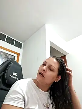 Mia Hampton online show from February 17, 9:10 pm