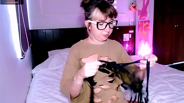 Cosmo Riri online show from September 28, 6:30 am