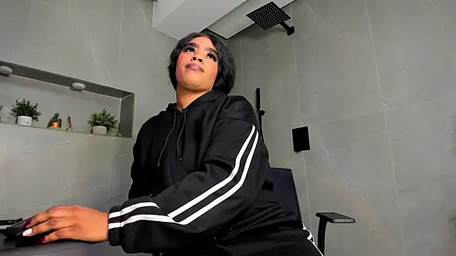 Briana Wells  online show from June 4, 12:33 pm