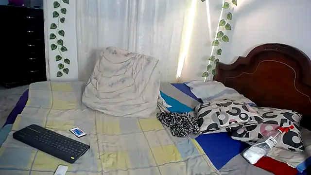 ivonne  hott1 online show from October 17, 5:59 pm