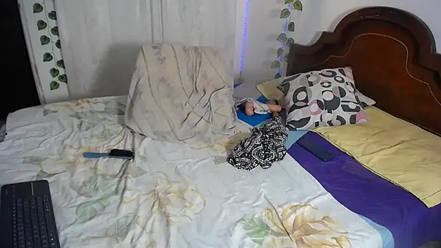 ivonne  hott1 online show from December 14, 3:23 am