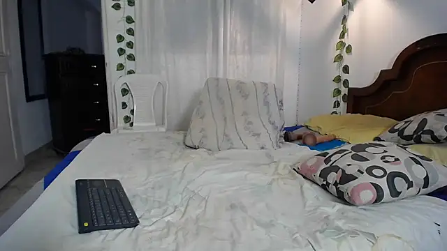 ivonne  hott1 online show from February 11, 7:08 pm