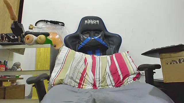 hugeeblackcock online show from November 8, 7:23 pm