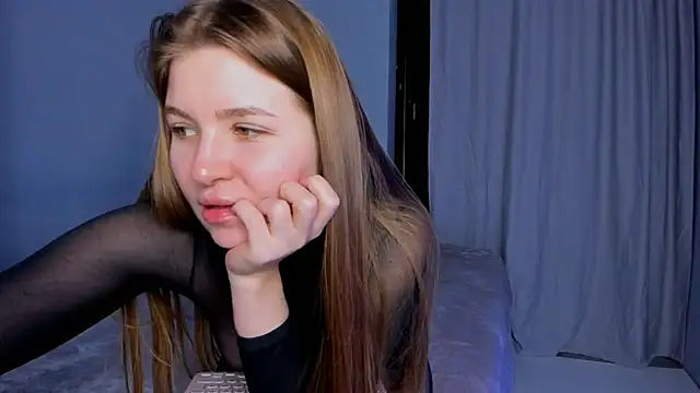 Snapshot of EllenMays chatting on March 9, 10:19 pm EllenMays online show from March 9, 10:19 pm