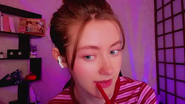 Snapshot of KateCuddle chatting on December 13, 2:10 am KateCuddle online show from December 13, 2:10 am